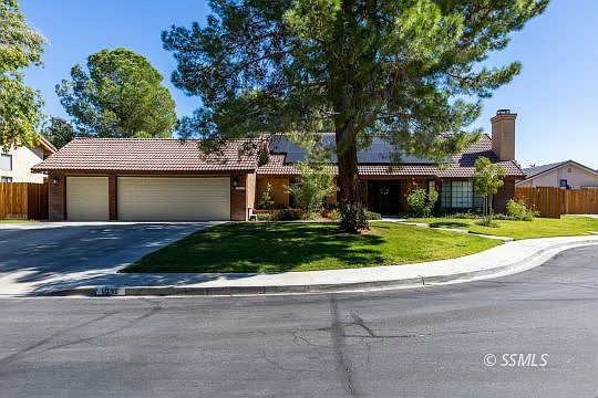 2nd image of 1016 Meadowview Ln