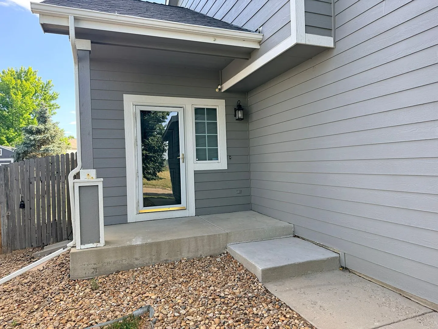 Updated 4-bed, 3.5 Bath, 2-Car Home in Settlers Village — Photo 2