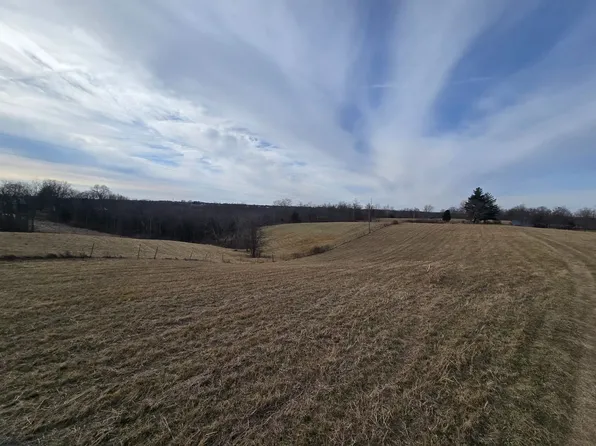 5 Salem Ridge Rd, Aurora, IN 47001