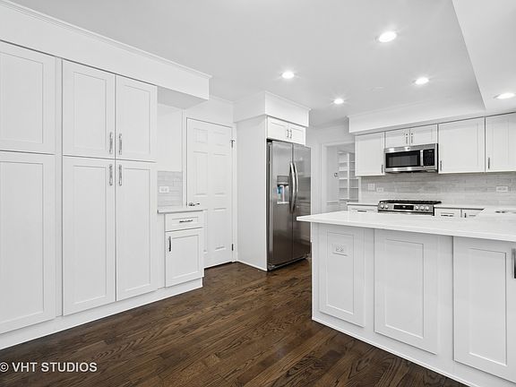 5th image of 37 Berkshire Ln