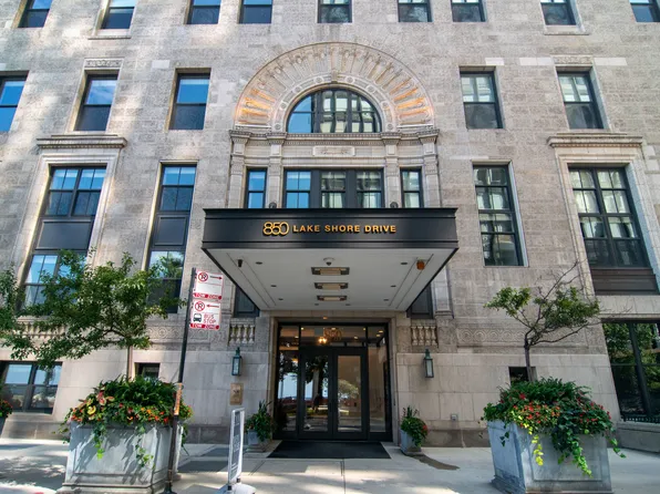 850 N Lake Shore Dr APT 210, Chicago, IL 60611