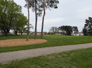 2556 Van Ommen Dr, Holland, MI 49424