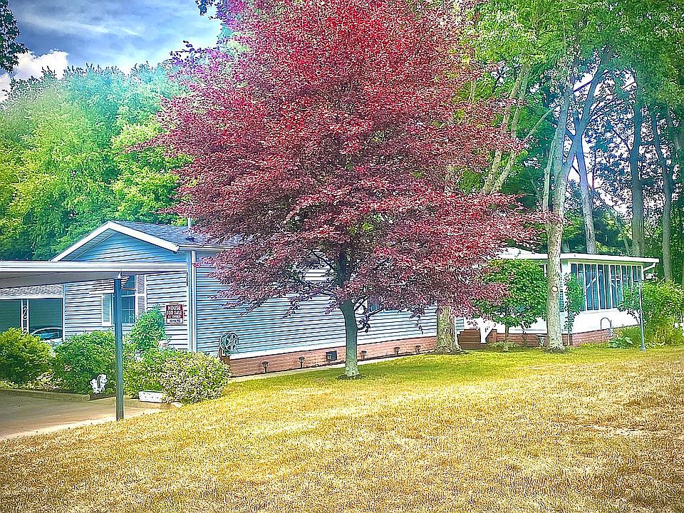 Storage Barn rear
2 Carport