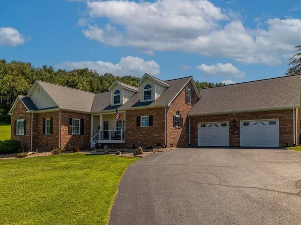 2713 Fairway Dr, Draper, VA 24324