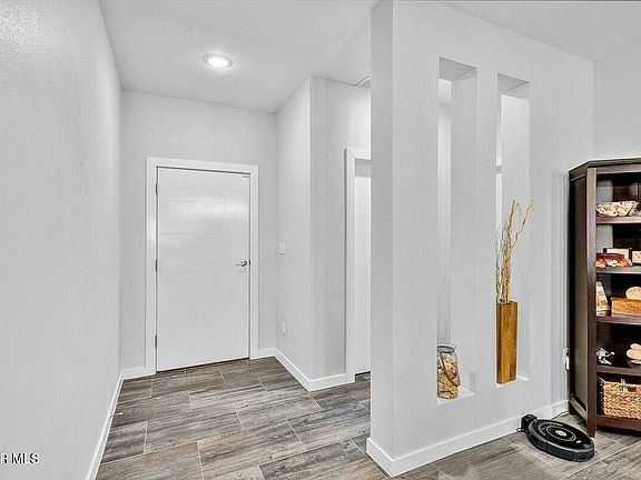4th image of 992 Stamfordham Dr
