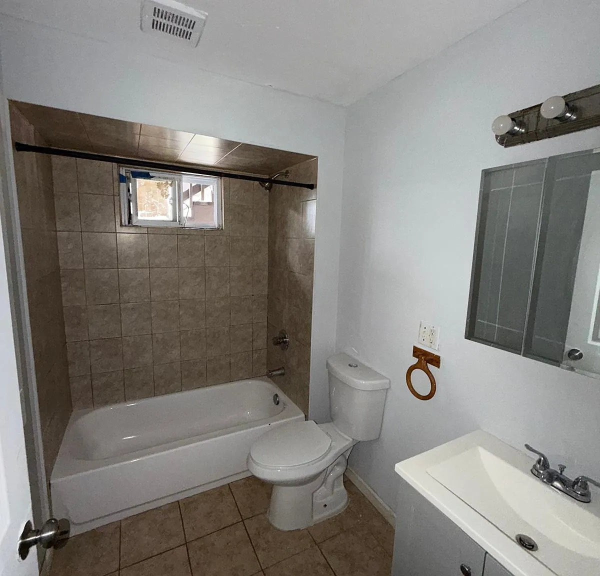 3 bed, $2,450 — Photo 3
