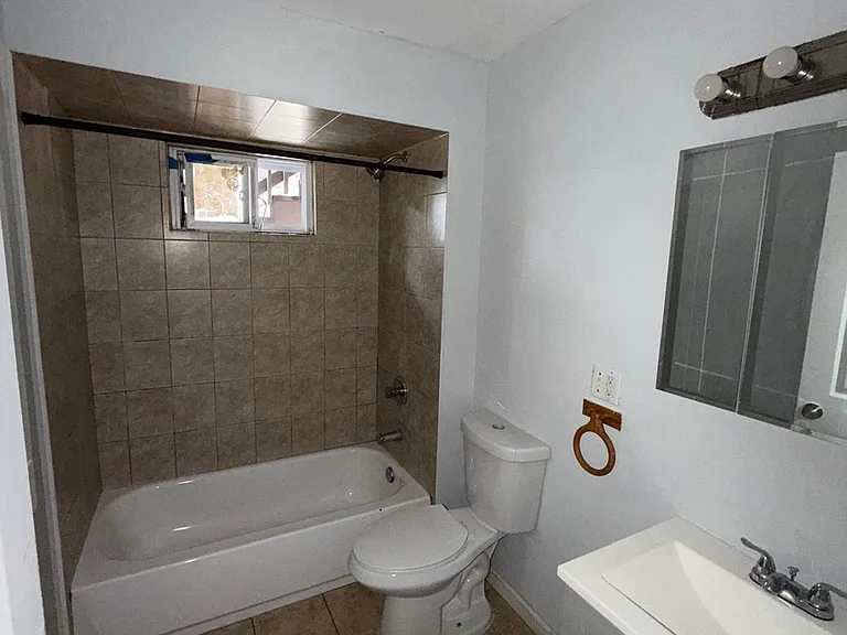 428 Jefferson Ave #2B — Photo 3