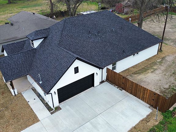 2nd image of 802 S Medora St