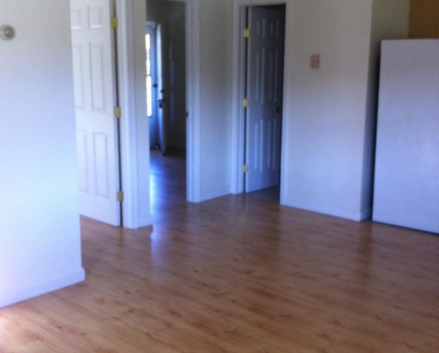 2nd image of 445 Mechanicsville Rd APT 10