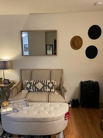 Studio, 425 sqft, $1,325 — Photo 1