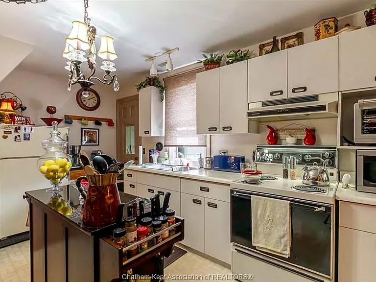 374 King St W — Photo 3