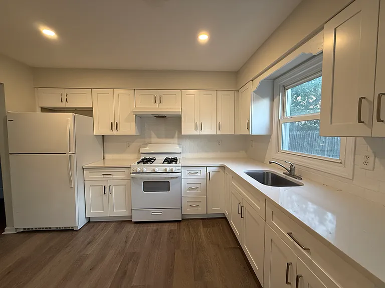 450 E Penn St #1 — Photo 6