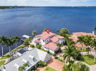 911 Aqua Ln, Fort Myers, FL 33919