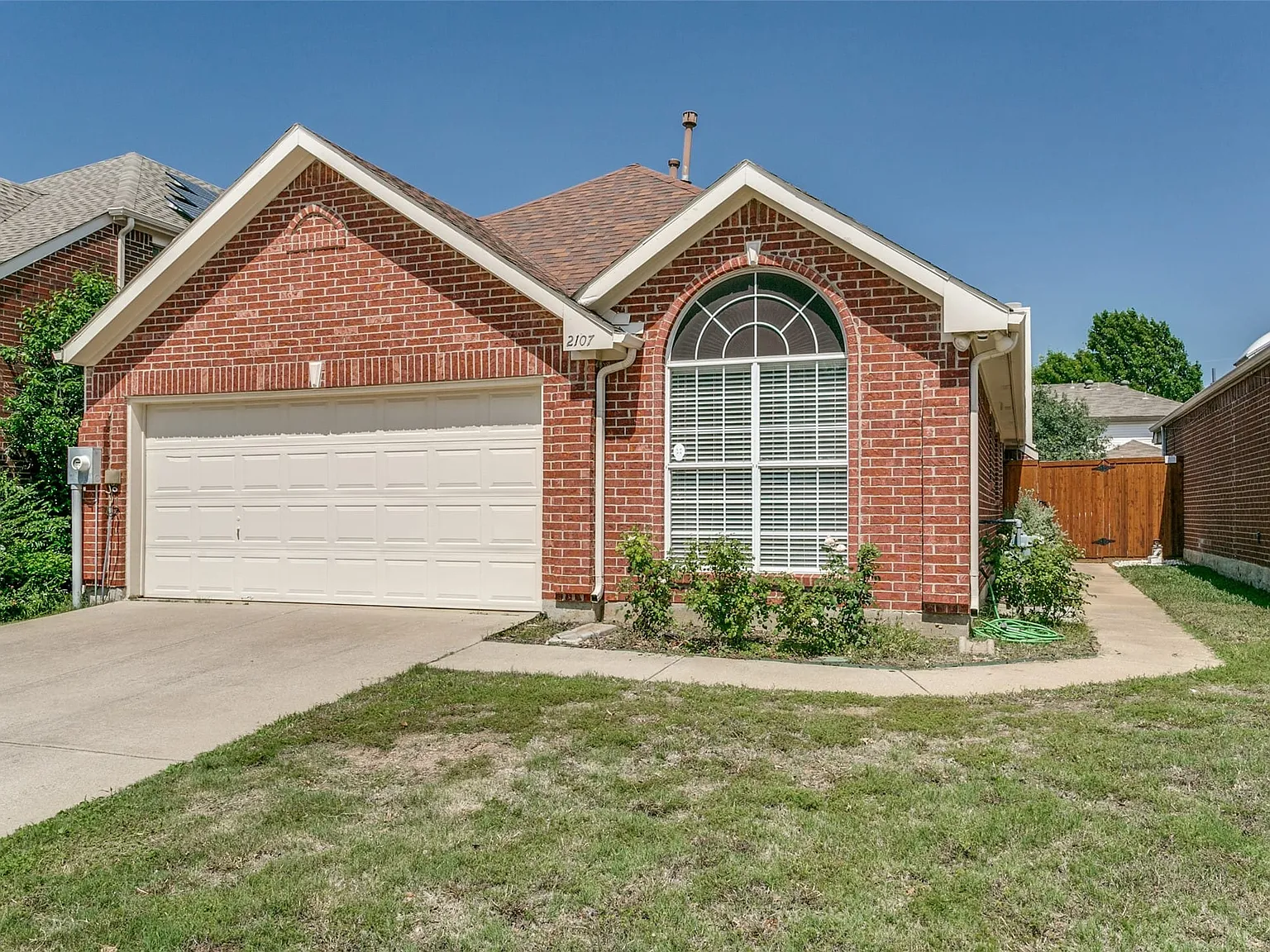 3 bed, 2.0 bath, 1372 sqft, $2,195 — Photo 1