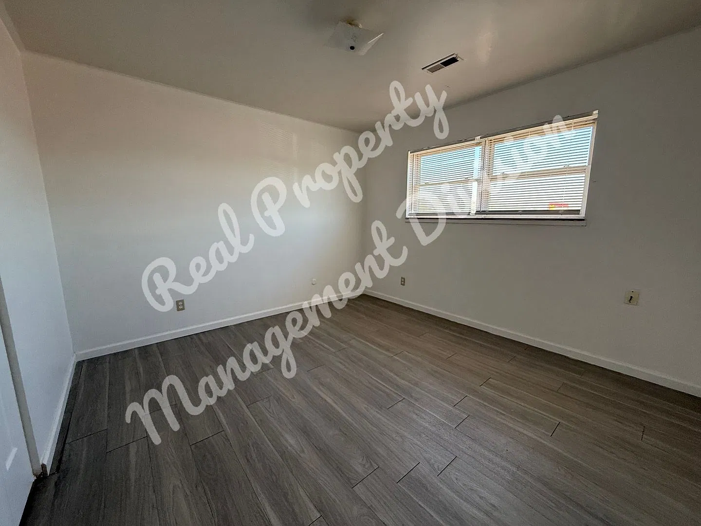 1 Bed / 1 Bath on Walnut Street Water, Trash & Landscaping Included — Photo 3