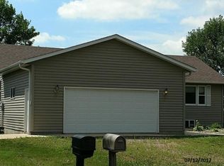 908 N Nicollet St, Winthrop, MN 55396