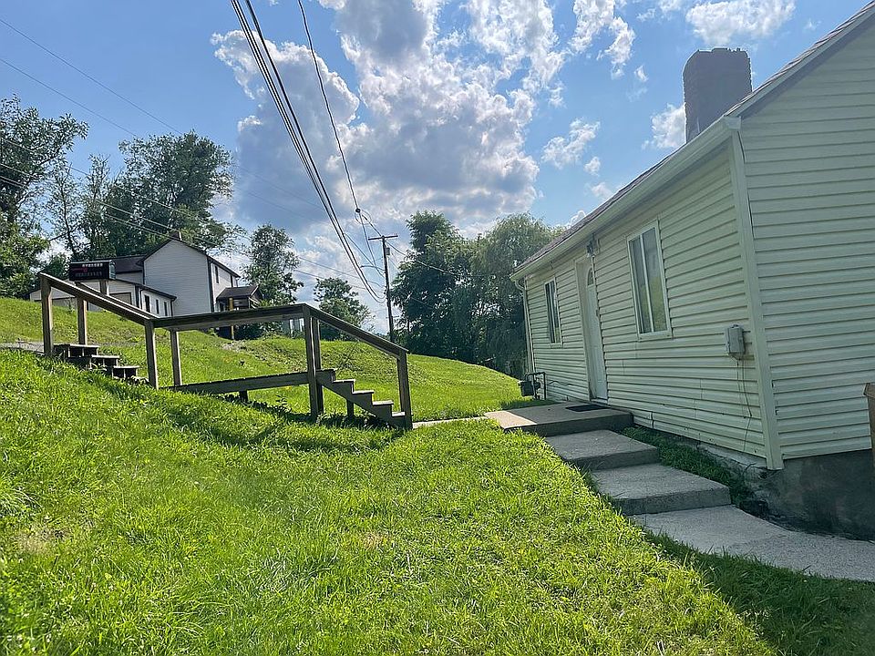 2nd image of 137 Railroad St