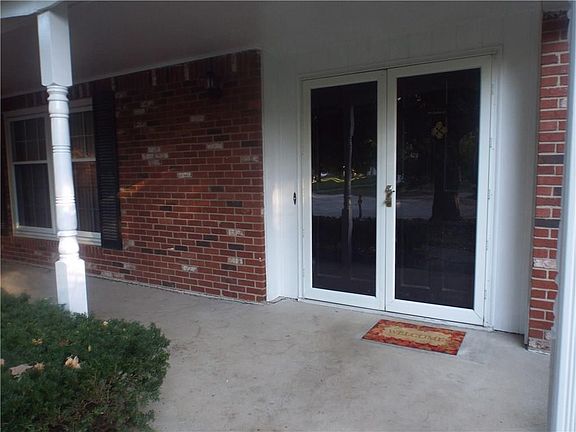 3rd image of 807 Ellington Ct