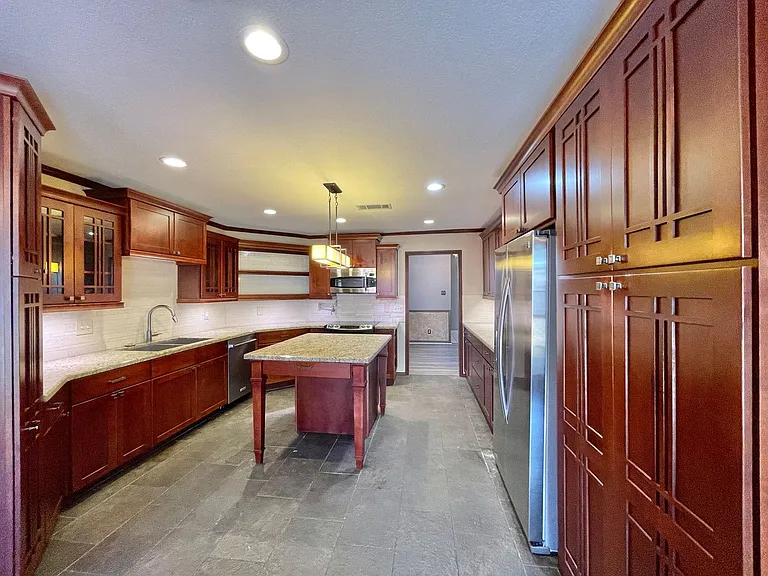 2404 Southport Dr — Photo 12