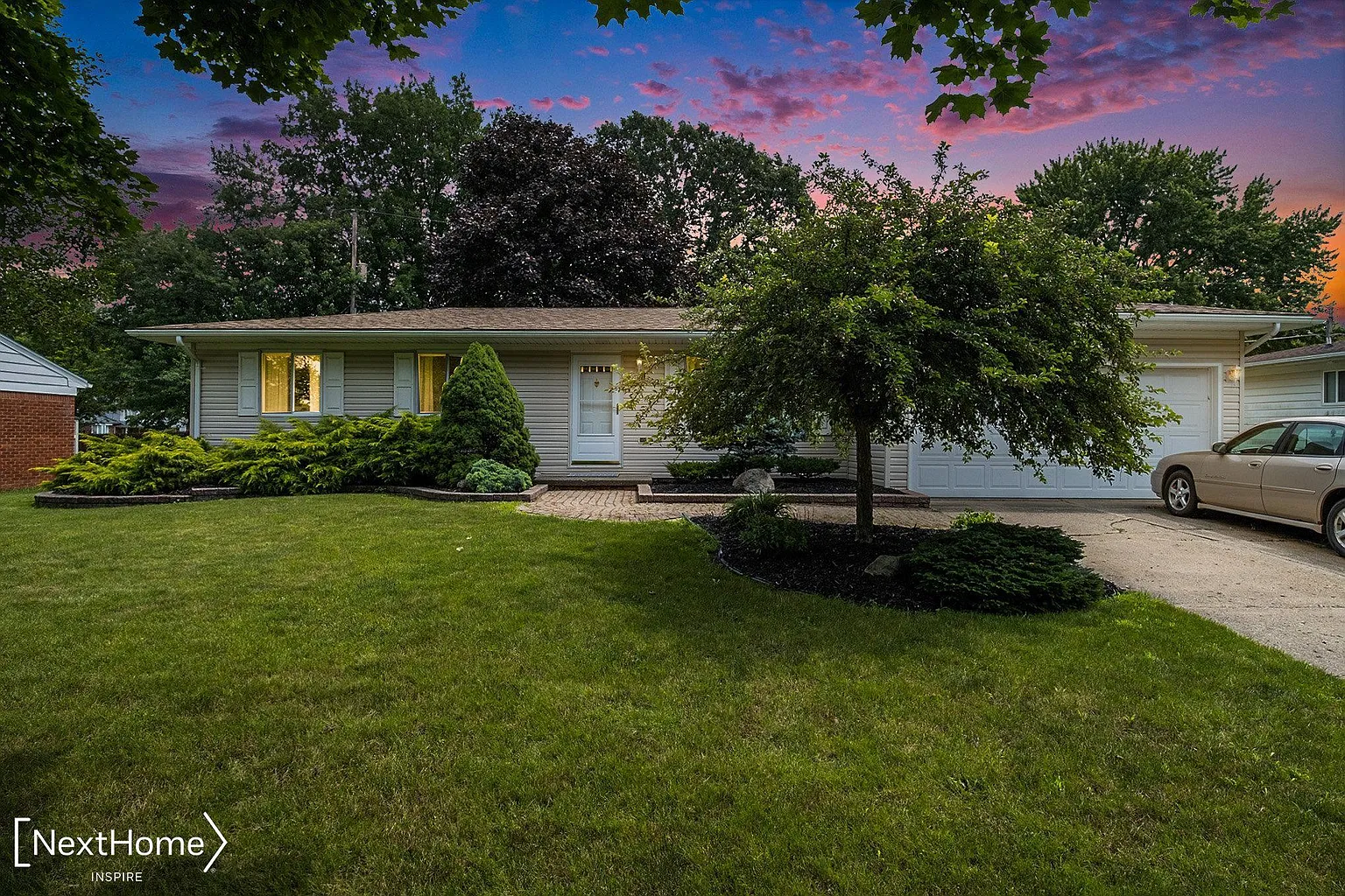 411 Windmill Point Dr photo 1