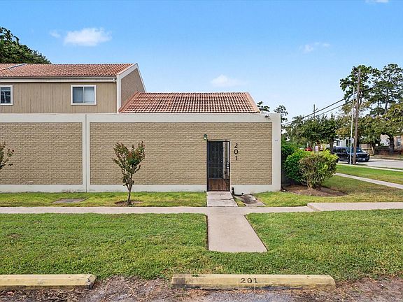 2nd image of 800 N San Jacinto St APT 201
