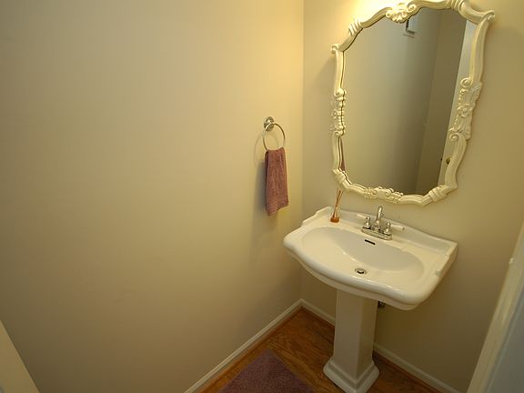4th image of 109 Amity Cir