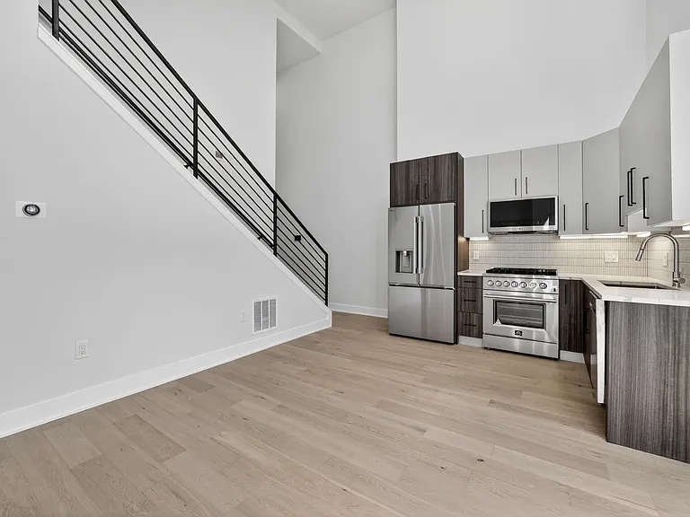 2440 Ontario Rd NW #7 — Photo 3