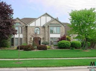 1896 E Barnes Ct, Troy, MI