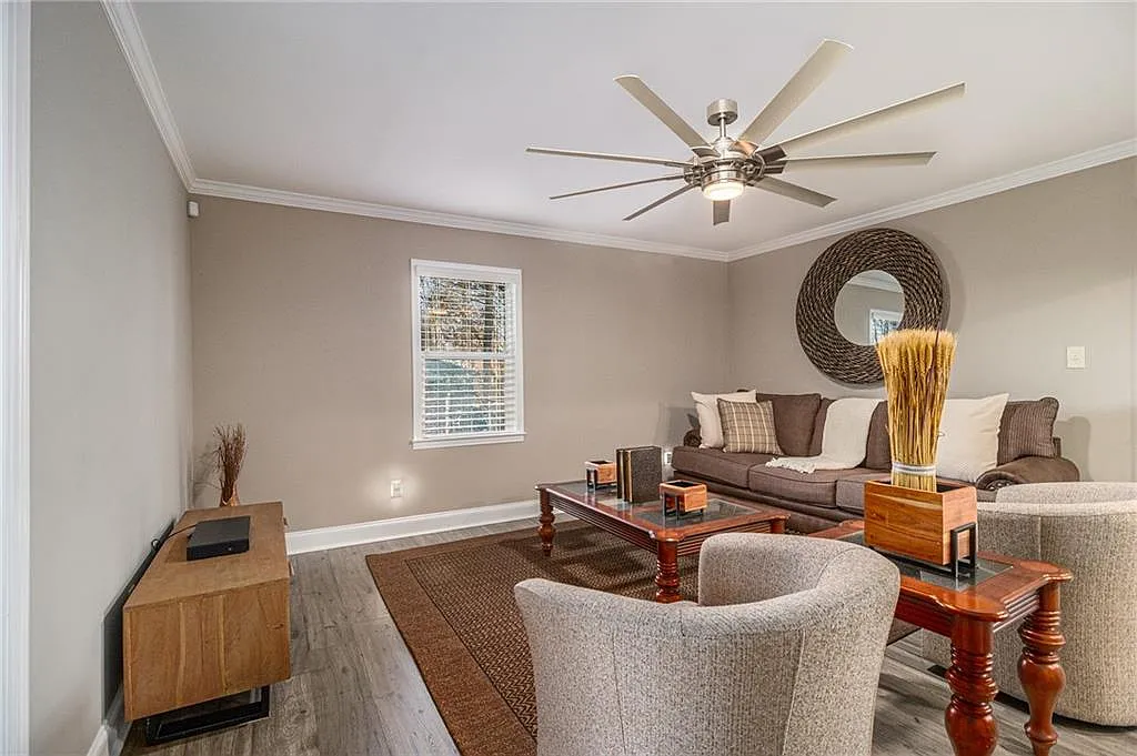 4181 Liffey Ln — Photo 2