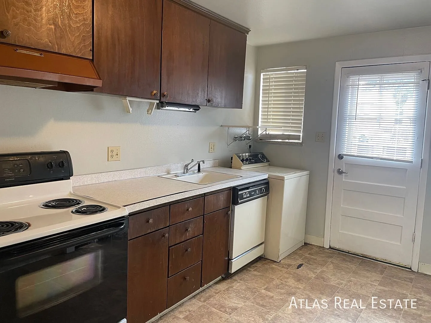 Move-In Special: Receive A $200 Amazon Gift Card Upon Move-In! — Photo 2