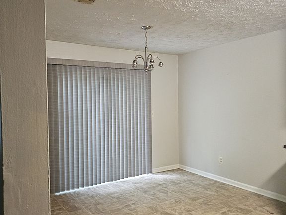 4th image of 5906 Summerglen Ln
