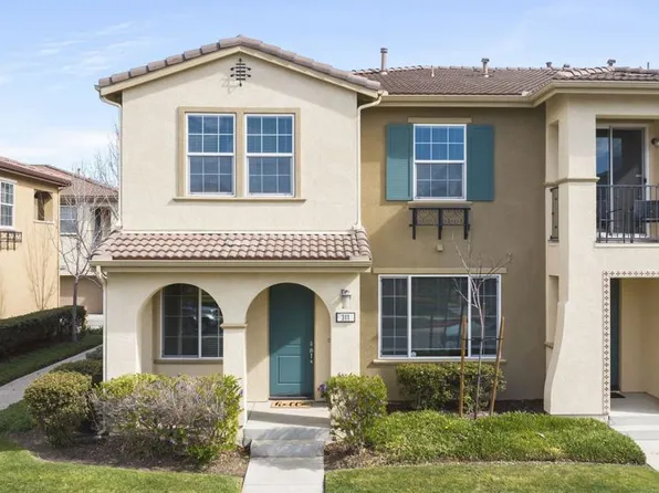 311 American River Ct, Oxnard, CA 93036