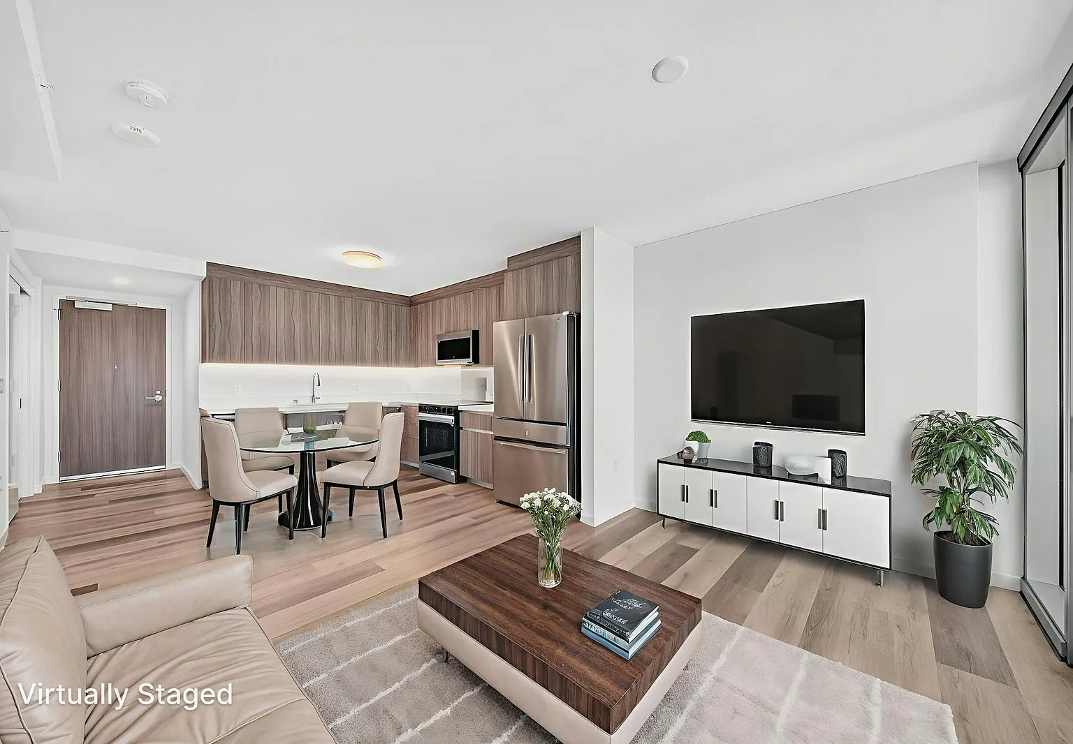 1500 Rycroft Street, Unit 3305 — Photo 2