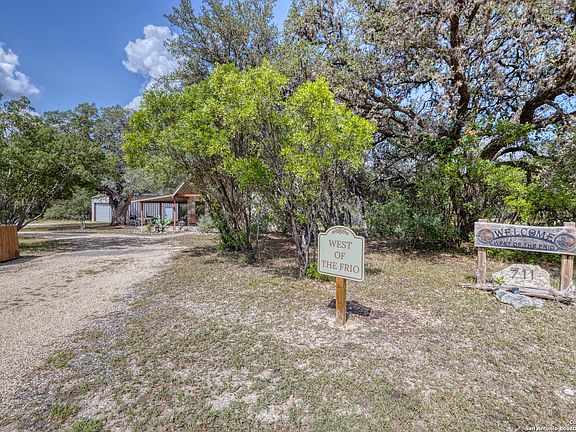 2nd image of 711 Mariposa Avenue