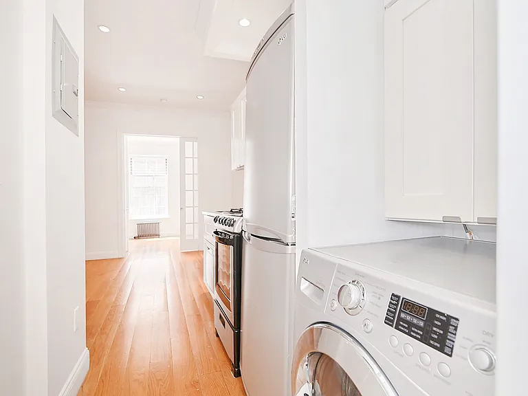 325 E 83rd St #1B — Photo 3
