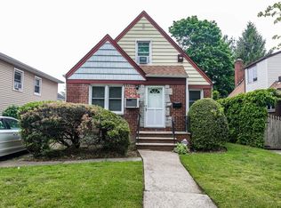 78-26 267th St, Glen Oaks, NY 11004