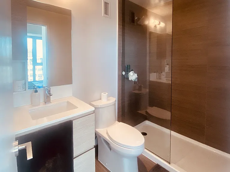 665 Kingston Rd #607 — Photo 8