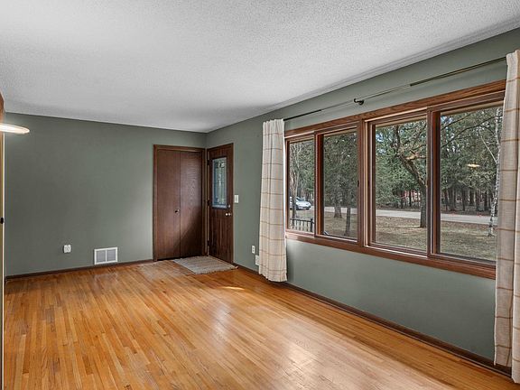 4th image of 16320 Saint Marys Dr S