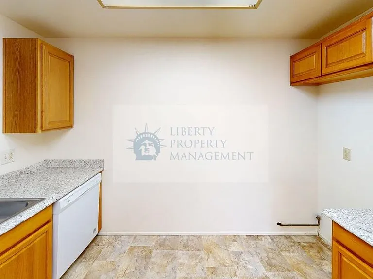 1317 Burgundy Ct — Photo 3