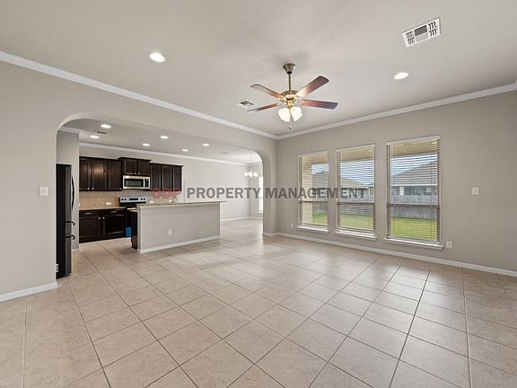 5th image of 821 Dunford Dr