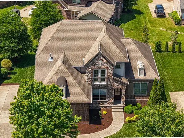 1004 Avery Trace Cir, Hendersonville, TN 37075