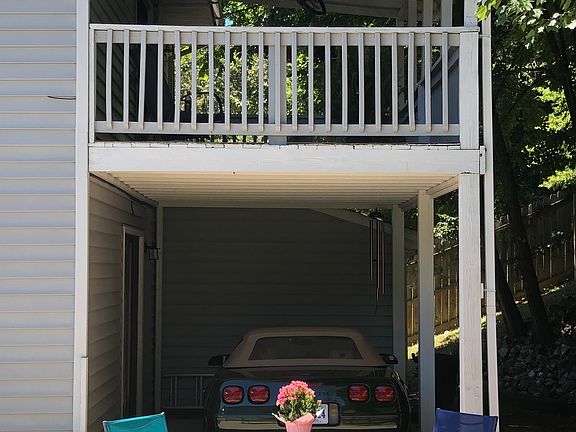 Upper and Lower Deck/Patio
