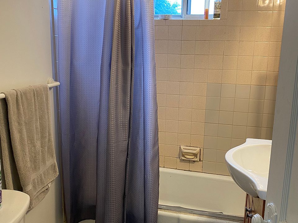 2nd image of 3308 Niagara St