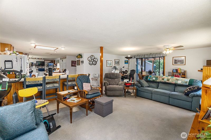 5th image of 165 Maple Crest Drive