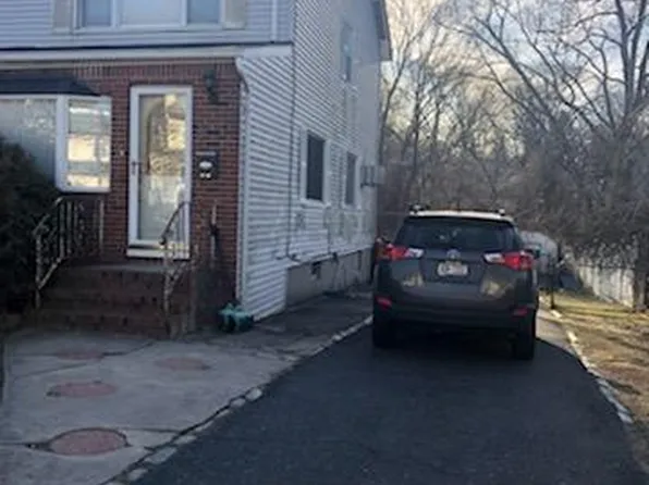 4220 247th St, Little Neck, NY 11363