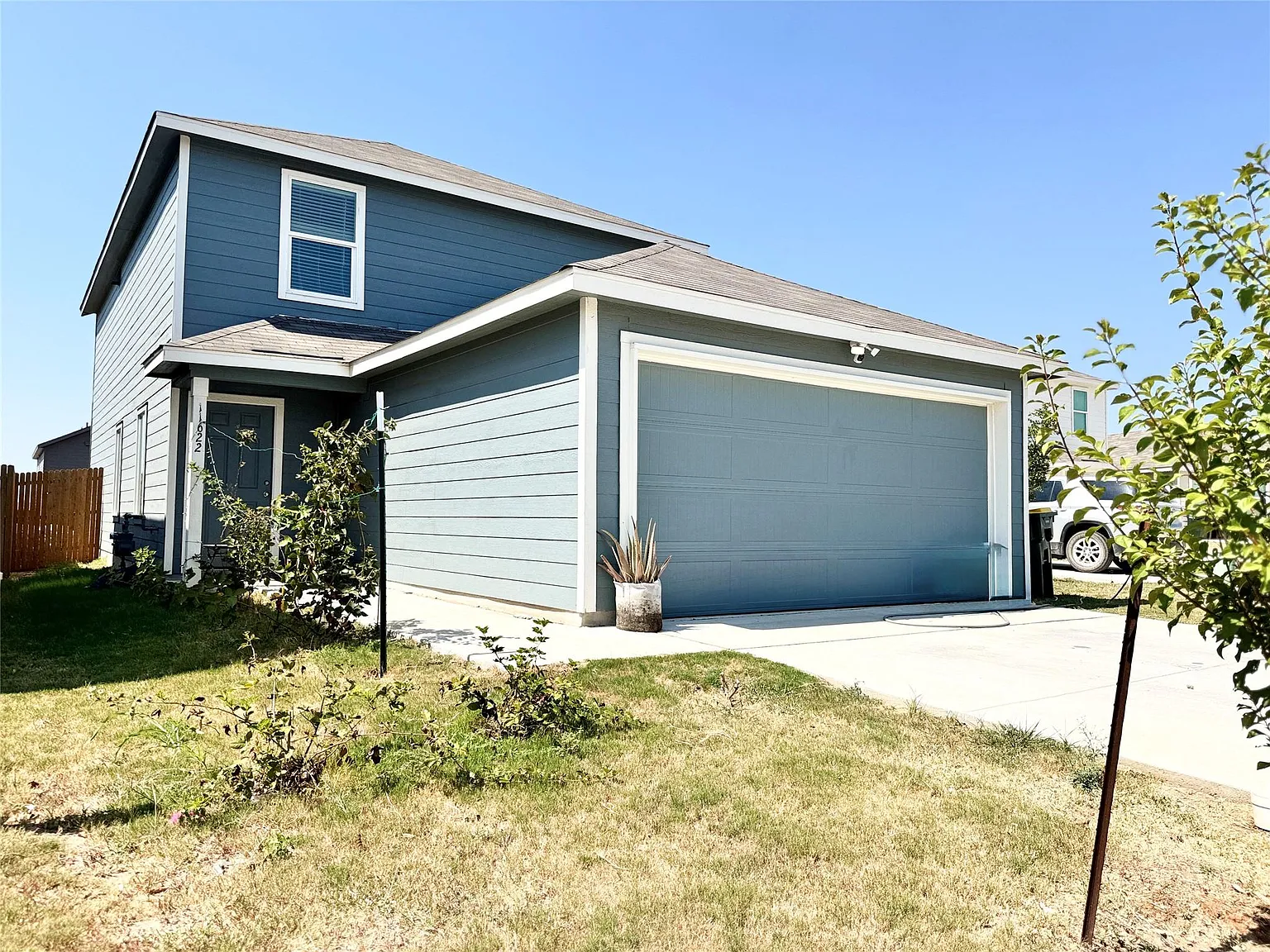 4 bed, 2.5 bath, 1890 sqft, $1,599 — Photo 2