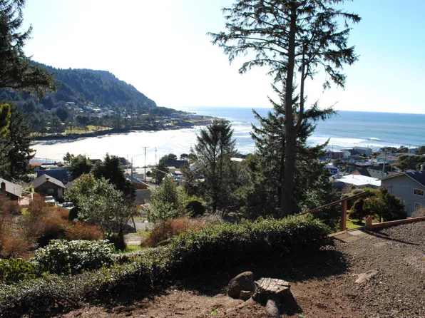 205 King St, Yachats, OR 97498