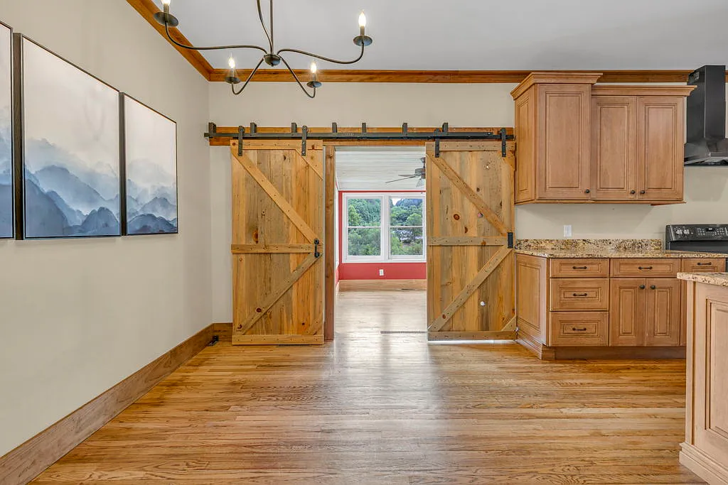 338 Woodbriar Dr — Photo 2