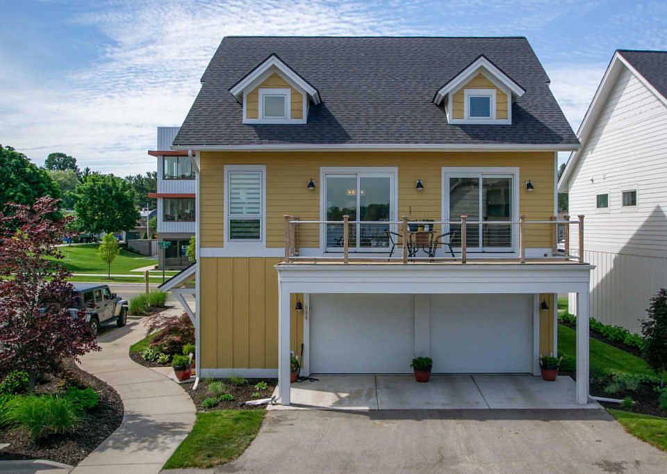 1st image of 536 Macatawa Ave #1