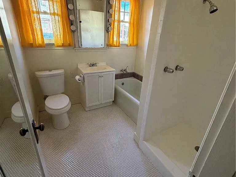 1731 Winona Blvd — Photo 19